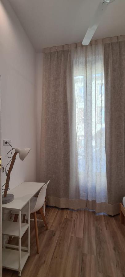 Hostal Andrea Sol マドリード エクステリア 写真
