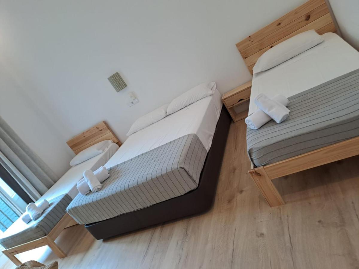Hostal Andrea Sol マドリード エクステリア 写真