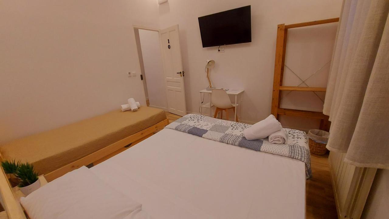 Hostal Andrea Sol マドリード エクステリア 写真