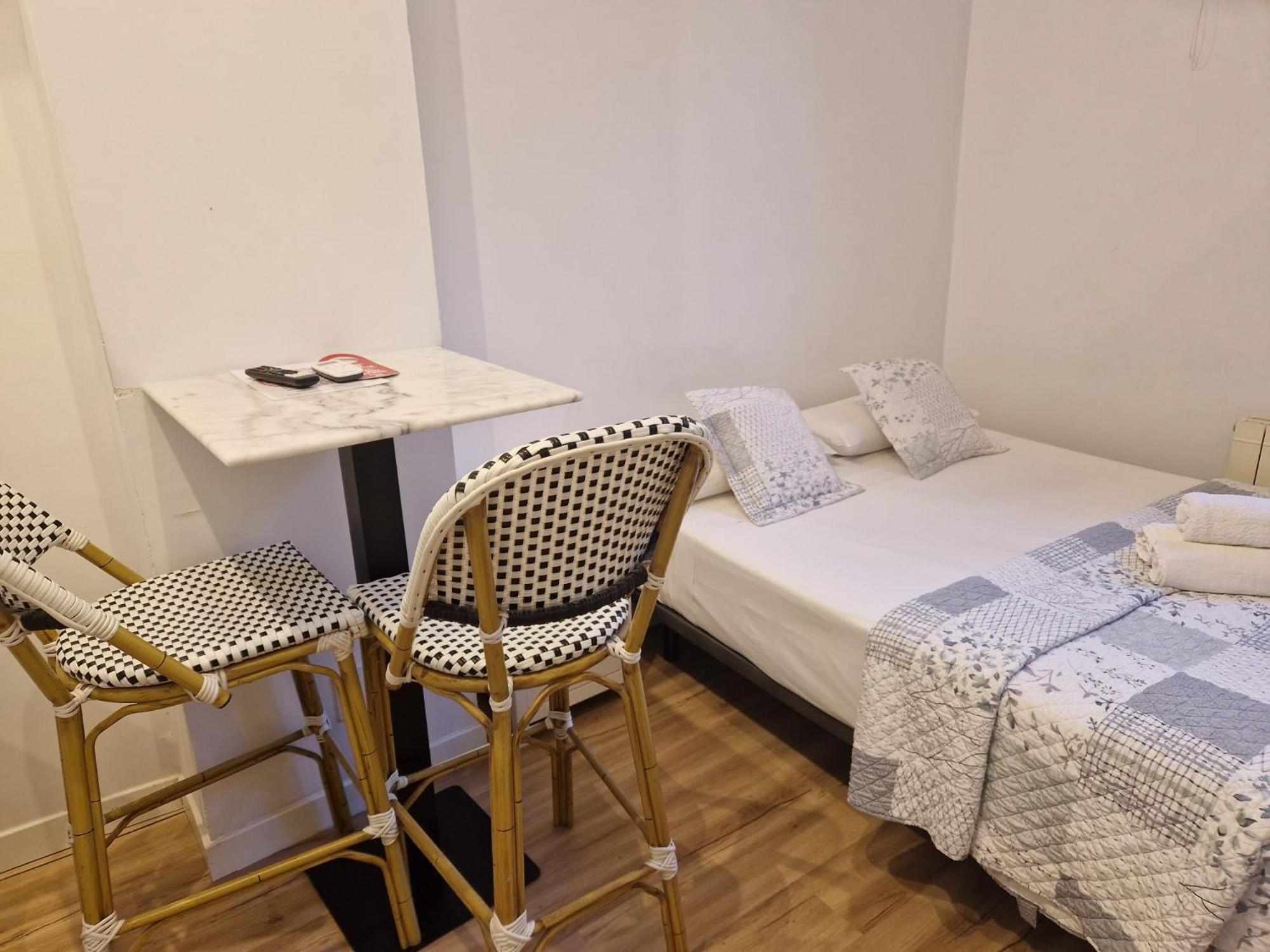 Hostal Andrea Sol マドリード エクステリア 写真